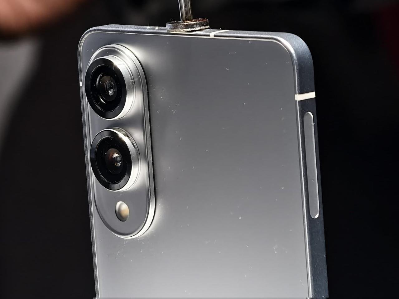 IPhone 17 Diburu di Jakarta 2025: Antrean, Harga, dan Promo Operator