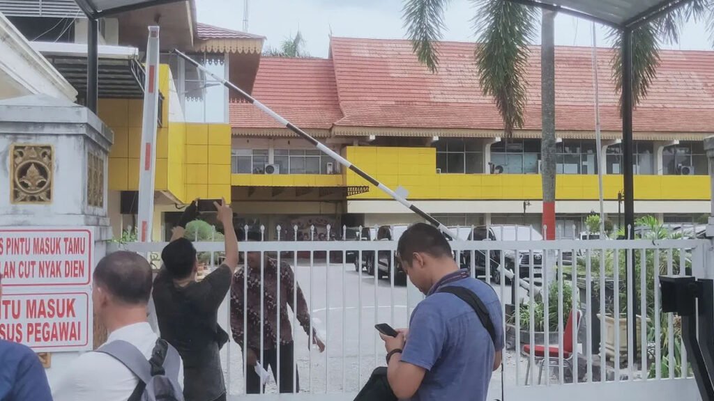 KPK Intensifkan Penyidikan: Kembali Sita Dokumen Pergeseran Anggaran dari BPKAD dan Dinas Pendidikan Riau