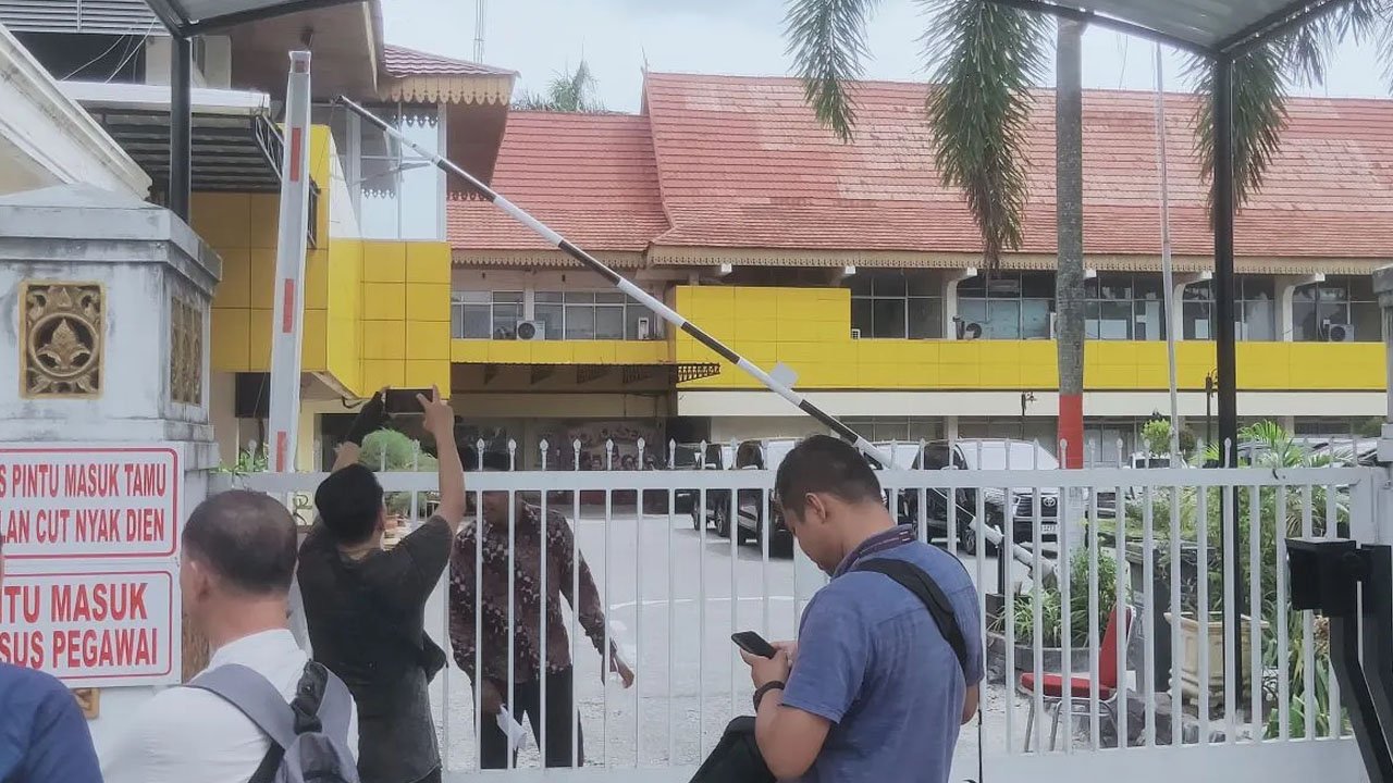 KPK Intensifkan Penyidikan: Kembali Sita Dokumen Pergeseran Anggaran dari BPKAD dan Dinas Pendidikan Riau