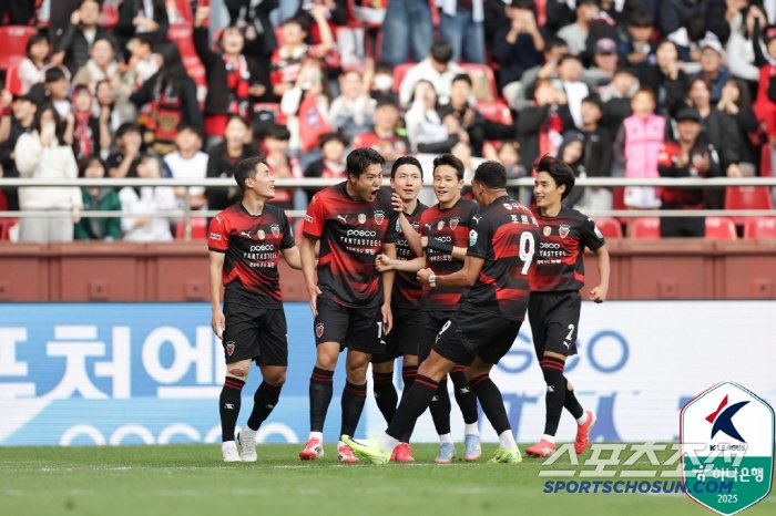 Lee Ho-jae (25, Pohang Steelers) scored multiple goals to lead the team to victory.Pohang won 2-0 ag..