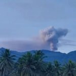 ERUPSI RINGAN: Gunung Dukono Semburkan Asap Putih Setinggi Hingga 900 Meter